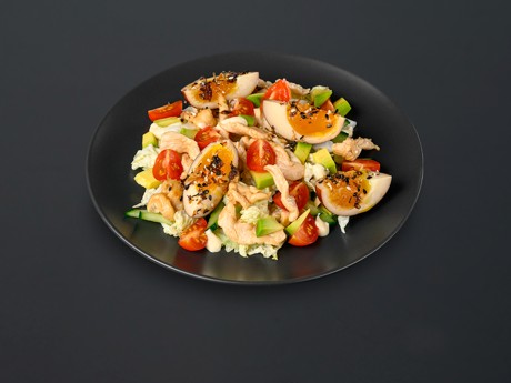 Чикен салат с маринованным яйцом  в Рокет Ролл