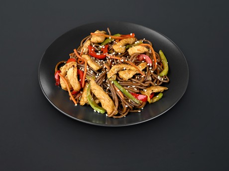 Гречневая лапша с овощами и курицей в Рокет Ролл