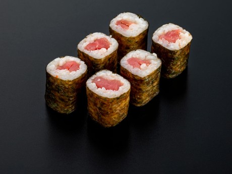 Ролл с тунцом в Рокет Ролл Ролл с тунцом в Рокет Ролл