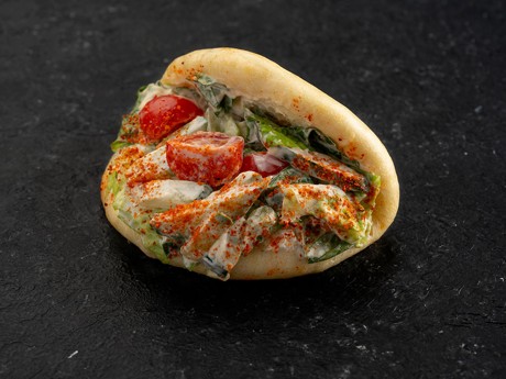 Булочка бао со сливочным муссом и овощами в Рокет Ролл