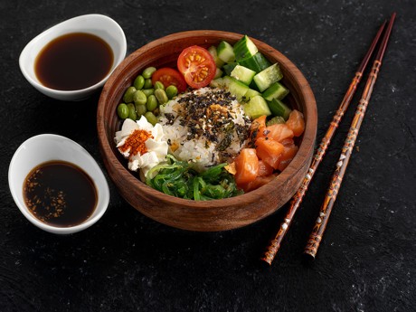 Поке с лососем и тогараши в Рокет Ролл